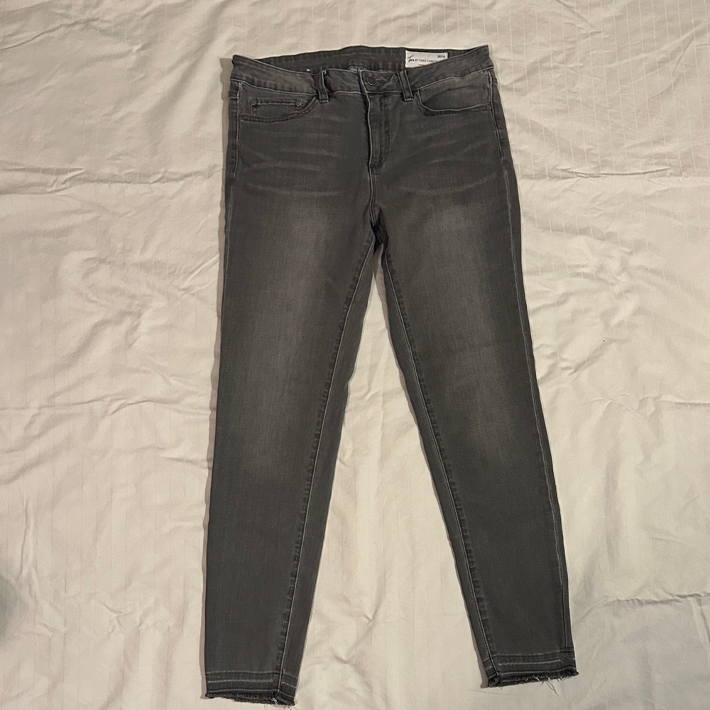 Chic Gray Skinny Jeans for Women